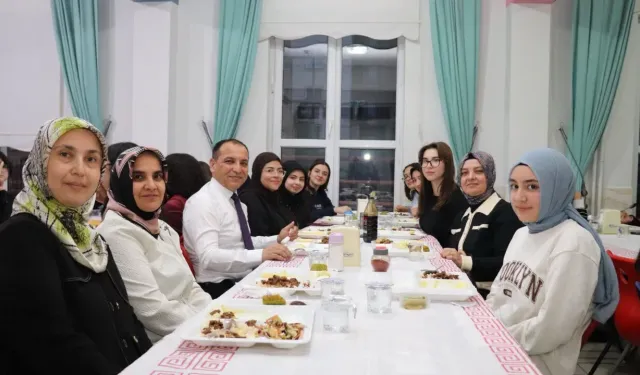 Kahramanmaraş Fen Lisesi İftar Programı: Erhan Baydur Öğrencilerle Buluştu