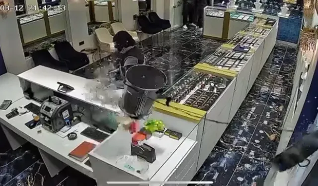 Kuyumcu soygunculara çay kazanı fırlattı! Konya'da film sahnelerini aratmayan soygun