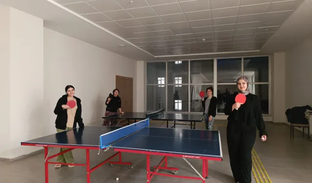 Kahramanmaraş Onikişubat Yurdu'nda spor rüzgarı: Gençler masa tenisiyle stres atıyor
