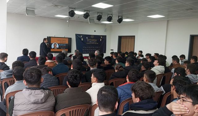 'En Sevgiliye' Konferansı Öğrencilerden Yoğun İlgi Gördü