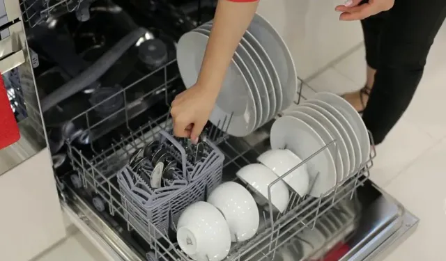 Bulaşık makinesinde bardak nereye konur? Bu hatayı yapan 4 bin TL ödüyor!
