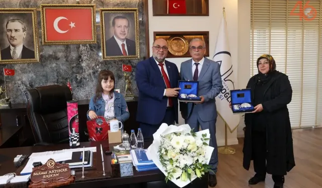 Ecrin Nisanur Aşgan Başkanlık Koltuğuna Oturdu: Okullara Yeni Müjdeler Verildi