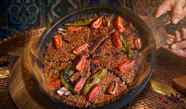 Hatay’a gitmeye gerek bırakmayan tarif: Orijinal tepsi kebabı nasıl yapılır?