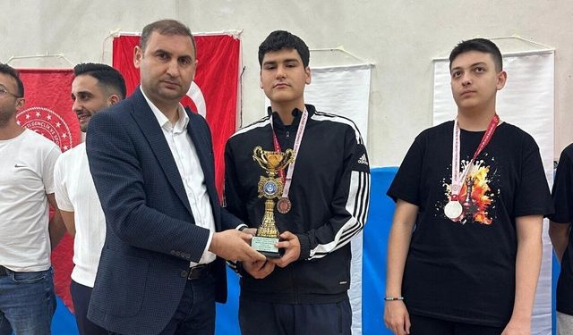Kahramanmaraş Satranç Turnuvası 2026: Şampiyonlar Kupasını Kaldırdı