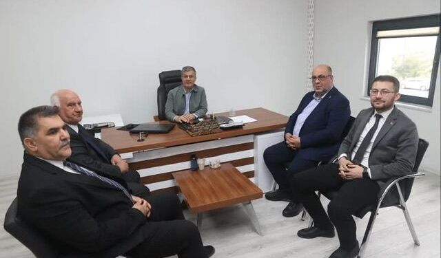 Türkoğlu Belediye Başkanı Karaca'dan Armadaş'a ziyaret