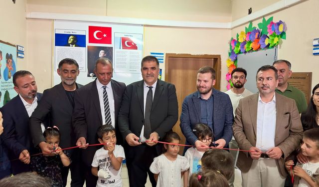 Türkoğlu'nda "Yaşayan Kütüphane" öğrencilerin hizmetine açıldı