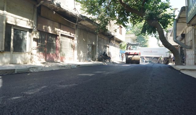 Mahalle Sakinlerinin Beklediği Çalışma: Menderes’te Asfalt Serimi Başladı