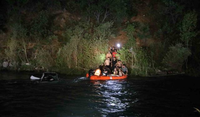 Munzur Nehri'ne Yuvarlanan Otomobilde Acı Son: Genç Kadın Hayatını Kaybetti
