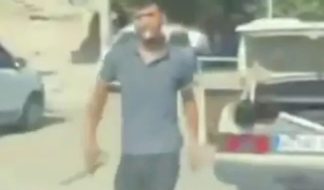 Kahramanmaraş'ta trafikte tartışma anında araçtan inen kişi kamerayı görünce vazgeçti