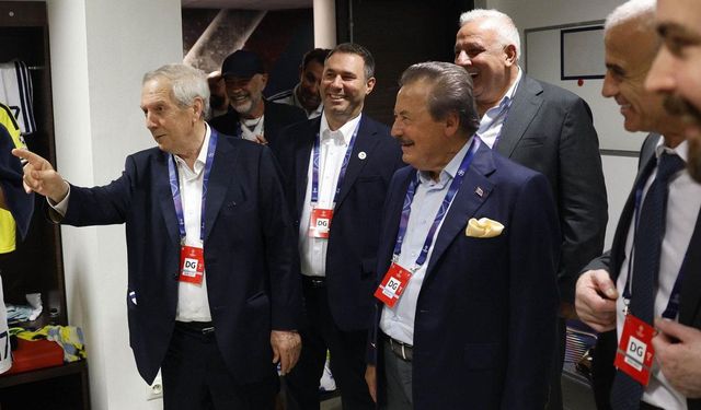 Lyon zaferi sonrası Aziz Yıldırım soyunma odasına indi: Fenerbahçe'ye prim müjdesi