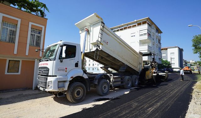 Pazarcık’ta Yol Yenileme Hamlesi: 38 Bin Ton Sıcak Asfalt