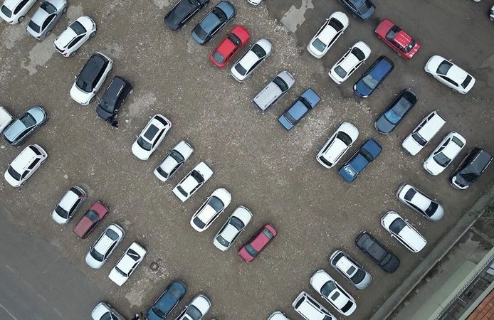 Alman otomotiv devi Volkswagen hedeflerini sert biçimde düşürdü