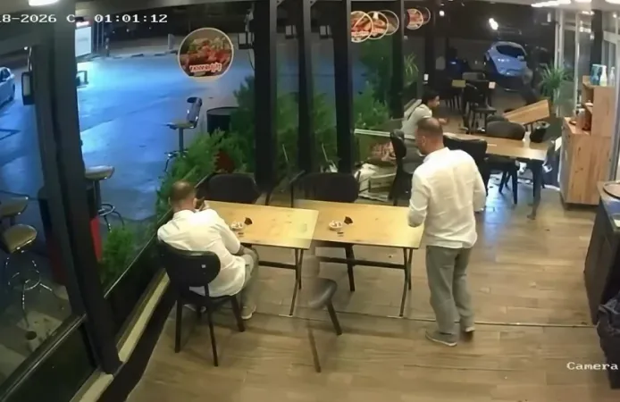 Kocaeli Karamürsel'de Feci Kaza: Kontrolden Çıkan Motosiklet Lokantaya Daldı!