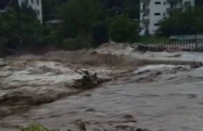 Kastamonu Cide'de Şiddetli Yağış Seli Beraberinde Getirdi