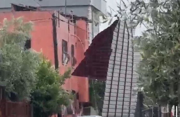 Adana'da Sağanak ve Fırtına Hayatı Olumsuz Etkiledi