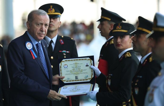 Cumhurbaşkanı Erdoğan'dan Mezuniyet Töreninde Kritik Mesajlar