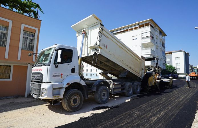 Pazarcık’ta Yol Yenileme Hamlesi: 38 Bin Ton Sıcak Asfalt