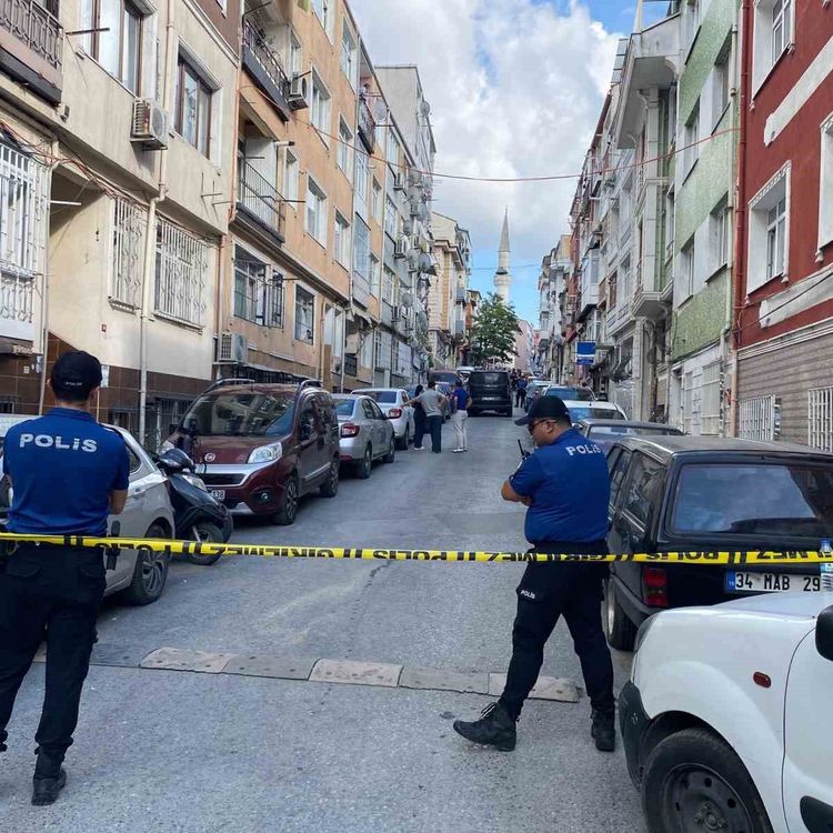 Kahramanmaraş’a gitmişti: Fatih’te emekli polis eşi ve kızını öldürdü