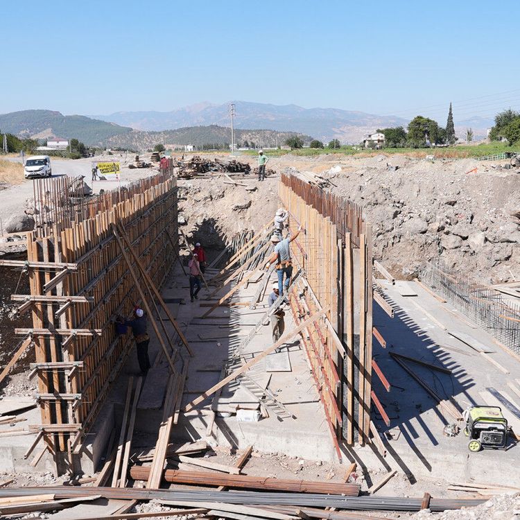 Kahramanmaraş Büyükşehir'den Karşıyaka'ya 4 Şeritli Köprü