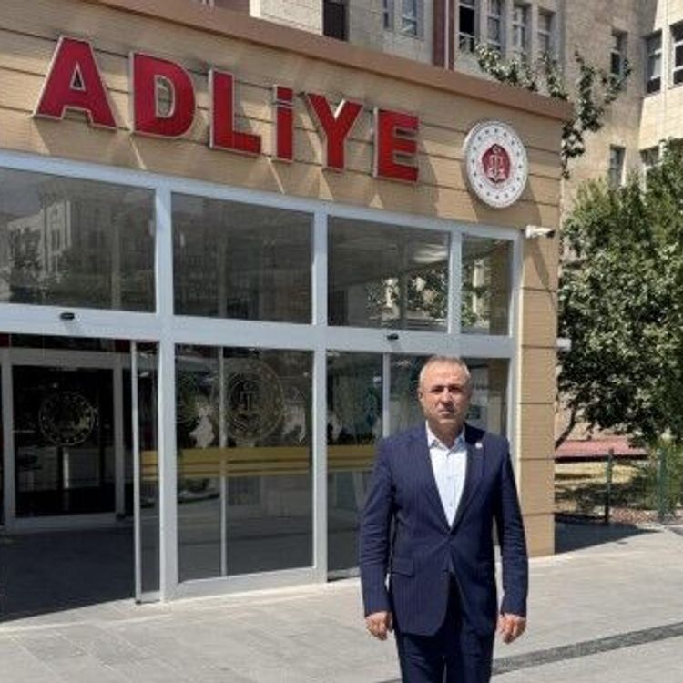 AYSER ÇALIK ORTAOKULU SALDIRISI DAVASINDA İLK DURUŞMA: KARATUTLU, “AİLELERİMİZİN YANINDAYIZ, DAVANIN TAKİPÇİSİYİZ”