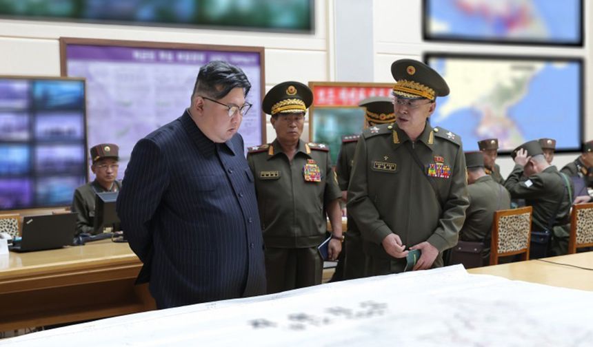 Kim Jong-Un, Rusya'ya giderek Putin ile silah pazarlığı yapacak. ABD, silah müzakerelerini durdurma çağrısı yapıyor.