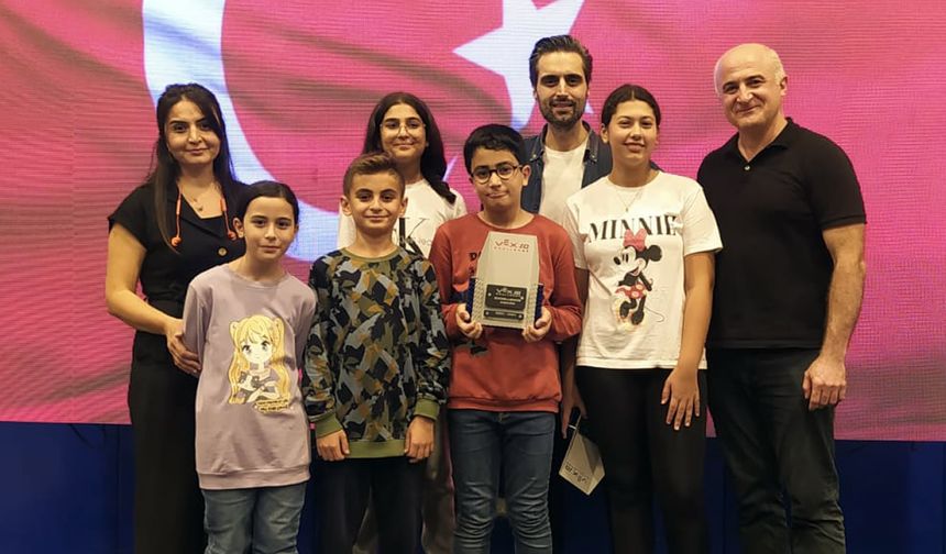 İnovasyon ve başarı: SANKO Okulları, VEX IQ yarışmasında zirveye çıktı!