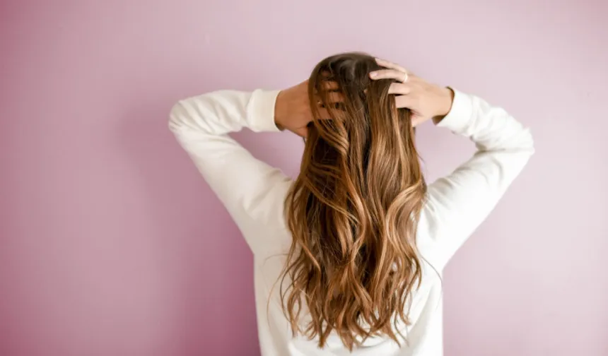 Saçlarınız Cansız mı? Parlaklığı Artırmak İçin 5 Kolay Yol!