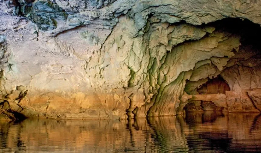 Bu mağaraya giren şaşırıp kalıyor... Dağcılar Antalya'da yeni dehliz keşfetti! Vay be!