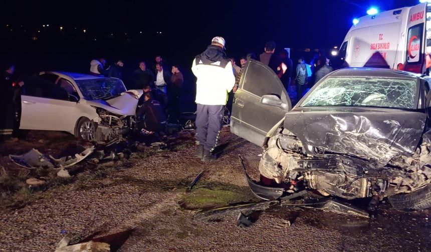 Kahramanmaraş’ta kafkafaya çarpan iki otomobilden biri sıkıştı: 1 yaralı