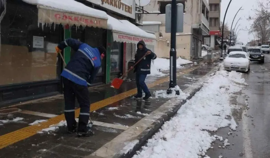 Kahramanmaraş'ta karla mücadele çalışmaları hız kazandı