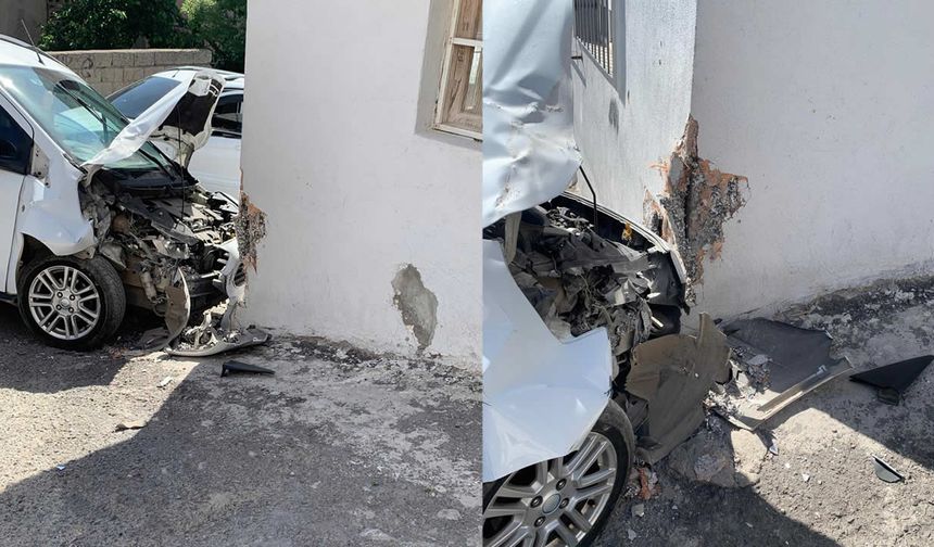 Kahramanmaraş'ta araca çarpmamak için evin duvarına daldı: 2 yaralı