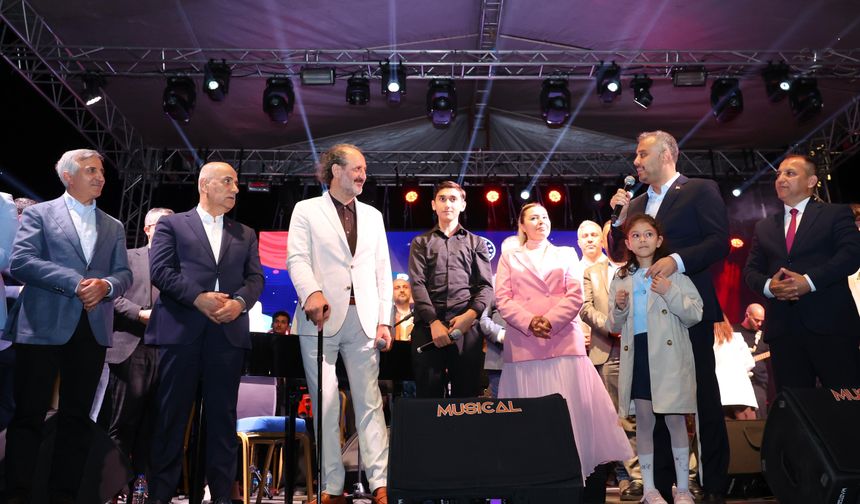 Onikişubat Gençlik Festivali’nde Yücel Arzen ve genç yeteneklerden unutulmaz performans