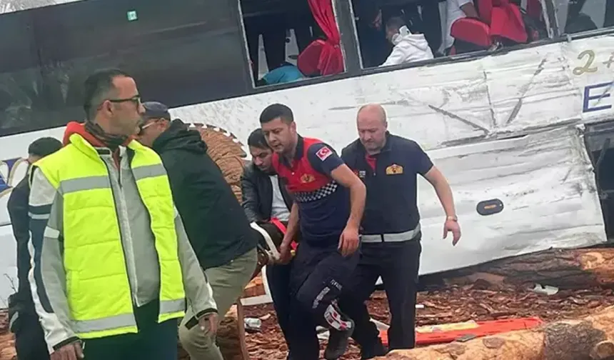 Zincirleme kaza; 6 ölü, çok sayıda yaralı var