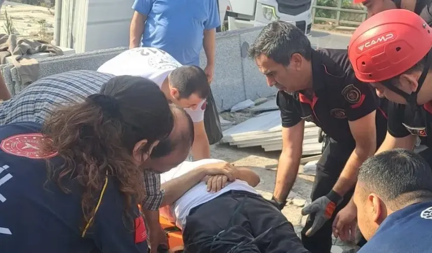 Kahramanmaraş'ta mermer bloklar devrildi: 1’i ağır 2 yaralı