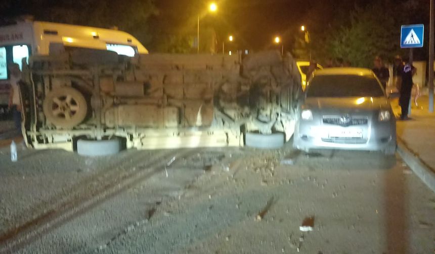 Kahramanmaraş Göksun’da trafik kazası: pikap ile otomobil çarpıştı, 2 yaralı