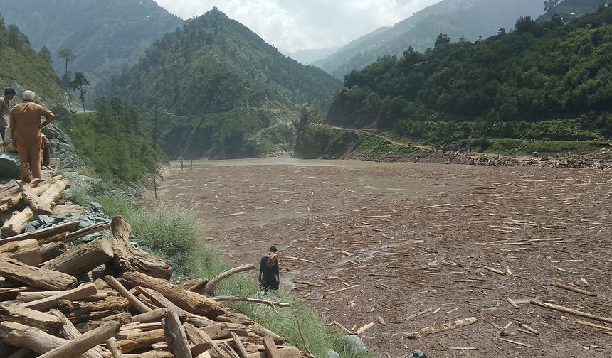 Pakistan’da sel Felaketi: 48 Saatte 351 Can Kaybı, Evler Sular Altında
