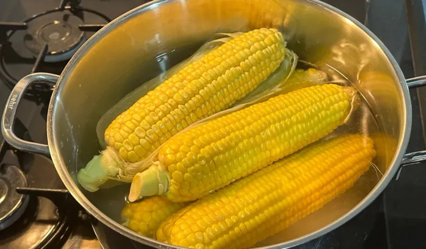 Haşlanmış mısırın lezzetini doruğa taşıyan sır: Tek bir malzemeyle bambaşka bir tat!