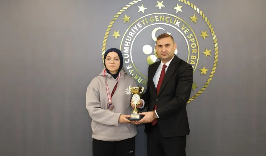 Pistlerin Tozunu Karıştırdı: Kahramanmaraşlı Meryem Kübra Türkiye Üçüncüsü!