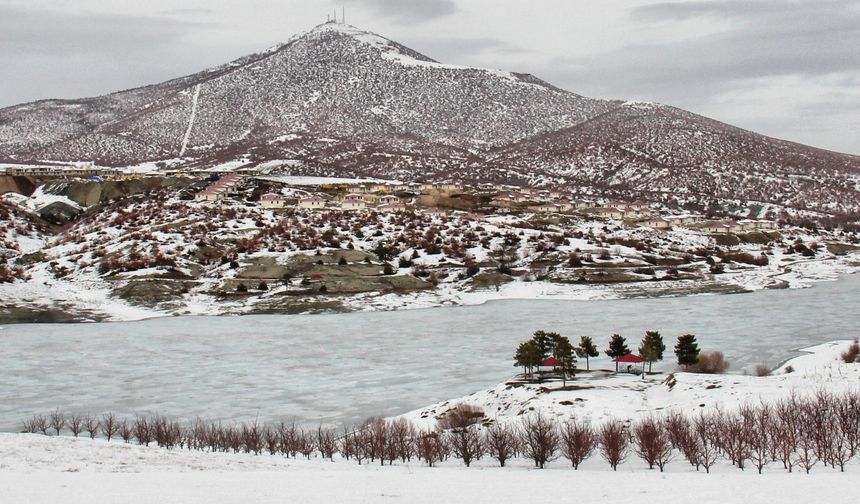 Kahramanmaraş donuyor! Baraj ve göletler buz tuttu