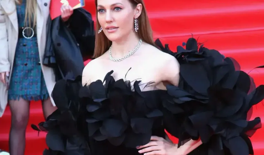 Hürrem Sultan ve Kanuni Geri Dönüyor! Meryem Uzerli Kimdir, Yeni Filmi Ne Zaman?