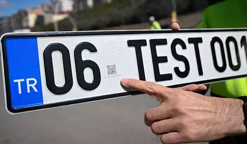Kalın Yazılı Plakalara Müjde: Emniyet Ceza Yok Dedi! Sürücüler İçin Yeni Plaka Kriterleri Açıklandı