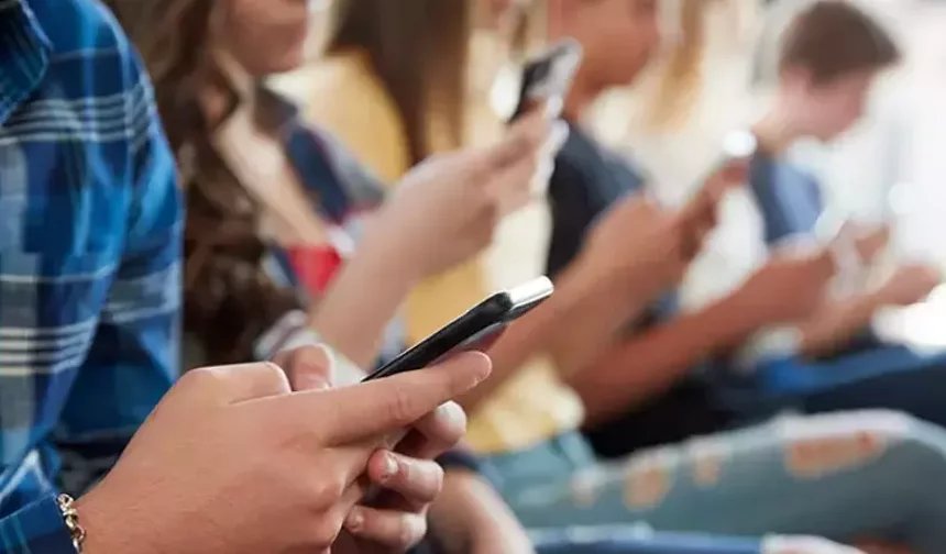 Dijital dünyada yeni dönem: 16 yaş altına sosyal medya girişi resmen kapatıldı!