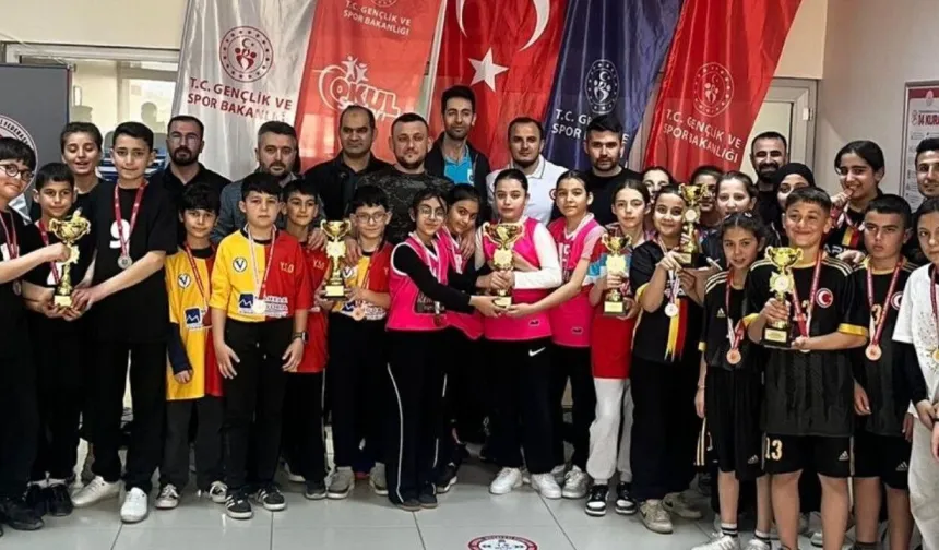 Kahramanmaraş’ta Raketler Konuştu: Okul Sporları Masa Tenisi Şampiyonları Belli Oldu!