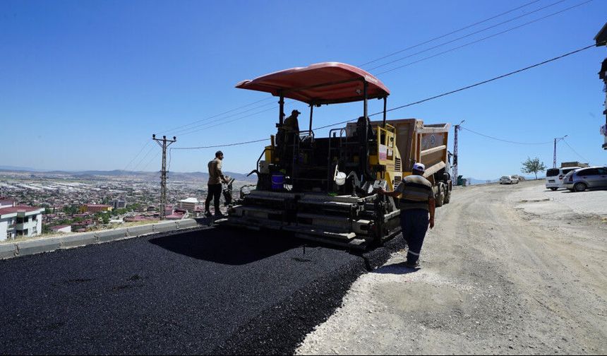 Büyükşehir’in Aslanbey Mahallesi’ndeki Asfalt Mesaisi Sürüyor