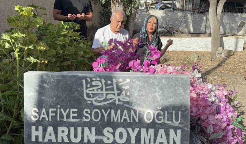 Safiye Soyman Oğlunu Bodrum'da Kabri Başında Anıyor