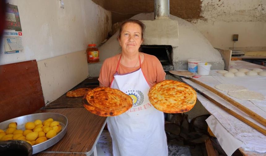 Kahramanmaraş’ın 160 Yıllık Geleneksel Çardak Ekmeği