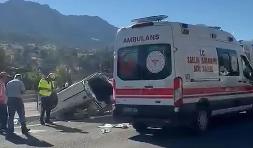 Kahramanmaraş’ta otomobil direğe çarpıp takla attı: 1 ölü, 4 yaralı
