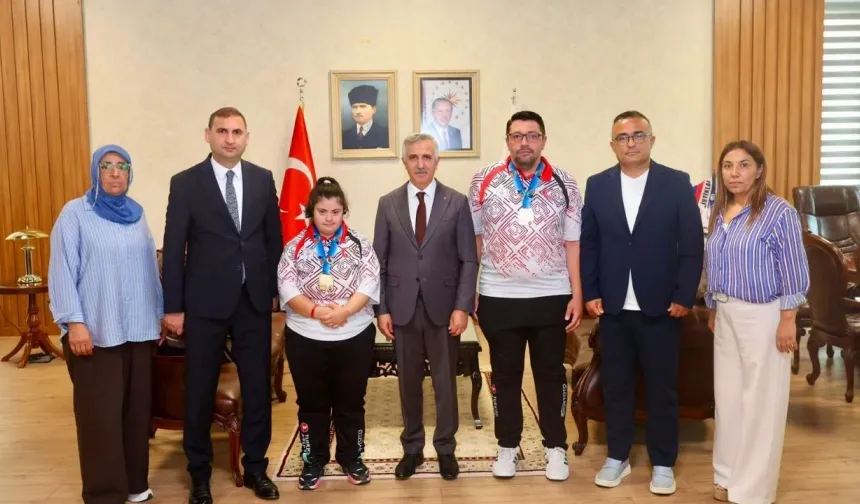 Kahramanmaraş Valisi Ünlüer, dünya şampiyonu Zeynep Sude Bilginer’i ağırladı