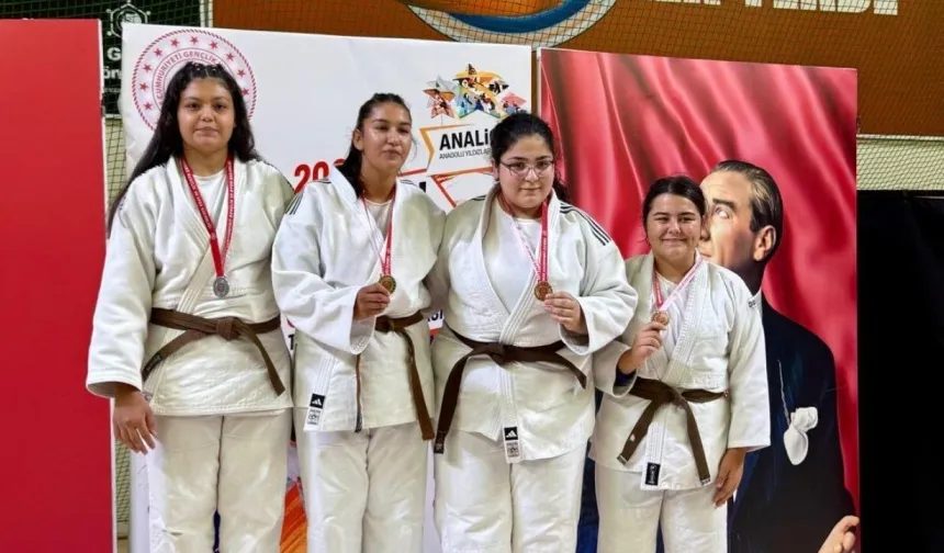 Kahramanmaraşlı Menese Amine Yiğit judoda Türkiye ikincisi oldu