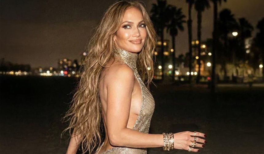 Jennifer Lopez küvette çalışırken görüntülendi: “Bugünün ofisi”